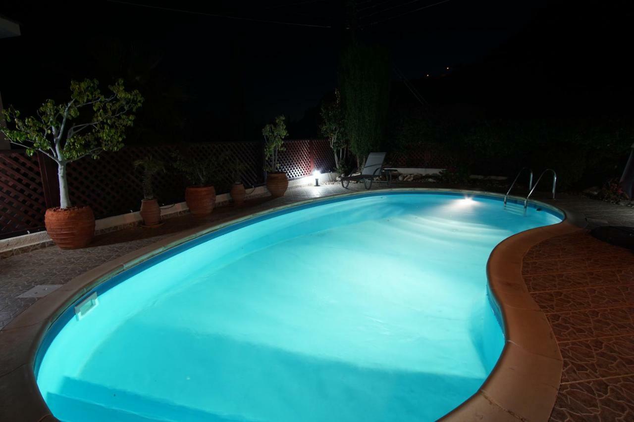 Villa Alicia With Priv Pool, Beautiful Garden And Shady Veranda- 5 Min To The Beach Pegeia Eksteriør billede